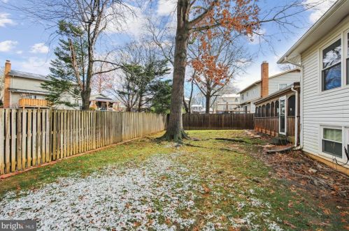 8808 Hayload Ct, Springfield VA  22153-1213 exterior