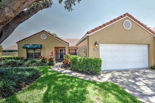 717 Reef Point Cir, Naples FL  34108-8702 exterior