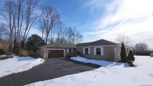 15 Mont Ave, Huntington Station, NY 11746-6835