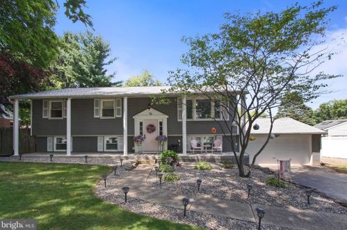 16 Strassburg Cir, Shrewsbury, PA 17361-1827