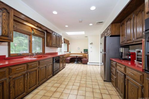 60 Bryant Pond Rd, Tompkins Corners NY  10579-2405 exterior