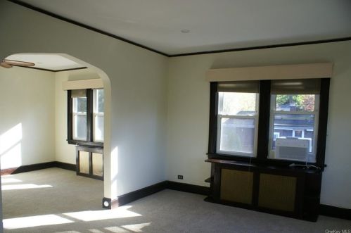 14 Gloucester Pl, New Rochelle NY  10801-2310 exterior