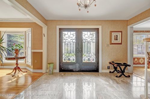 52 Amagansett Dr, Morganville, NJ 07751-1184