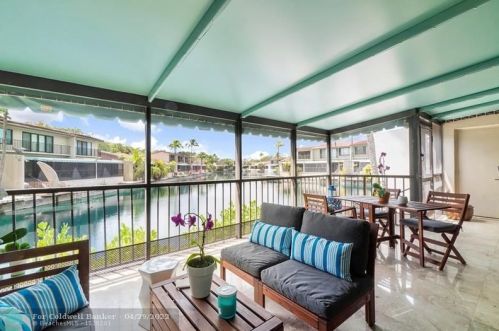 8288 Dundee Ter, Hialeah, FL 33016-6418