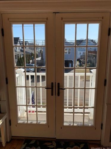 9 Grant St, Milford CT 06460-5311 exterior