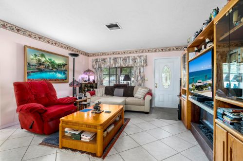 631 Penn Ave, Fort Pierce, FL 34984-5264