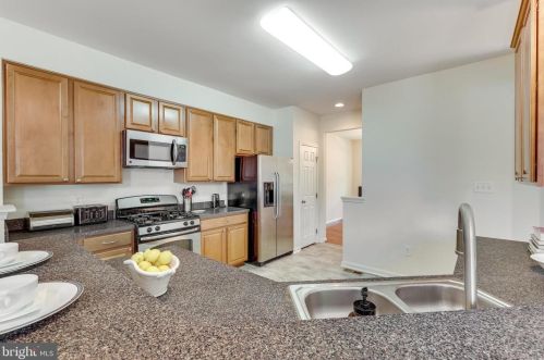 11 Broad Way, Lovettsville VA  20180-8608 exterior