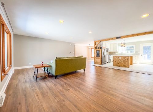 1710 Miller Rd, Lake Geneva, WI 53147-1600