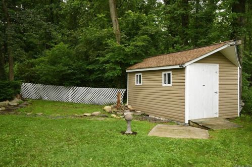 56 Floradan Rd, Tompkins Corners NY  10579-3032 exterior