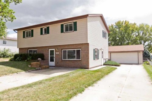 1860 Highland Rd, Ely, IA 52227-9563