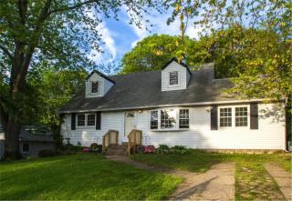 105 Paula Blvd, Selden, NY 11784-2635