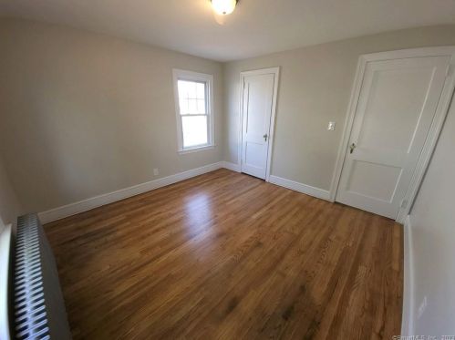 49 Norman St, Manchester CT  06040-6113 exterior