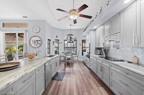 201 4th Pl, Cape Coral FL  33990-1042 exterior