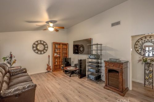 26607 Balerna Dr, Santa Clarita CA  91350-2305 exterior