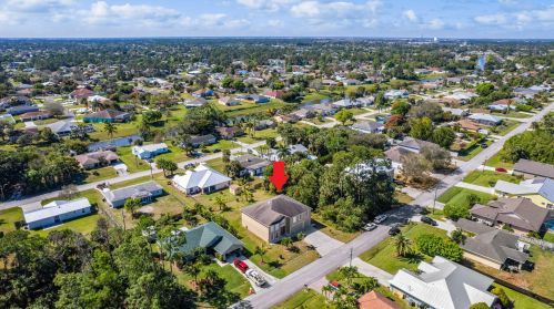 866 Abingdon Ave, Fort Pierce FL  34953-2861 exterior