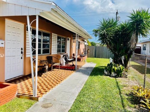 166 10th St, Hialeah, FL 33010-4128