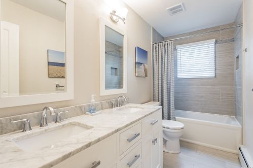 16 Martin Pl, Northport NY  11768-1224 exterior