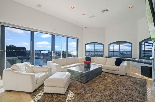 4828 Peninsula Dr, Daytona Beach FL 32127-7203 exterior