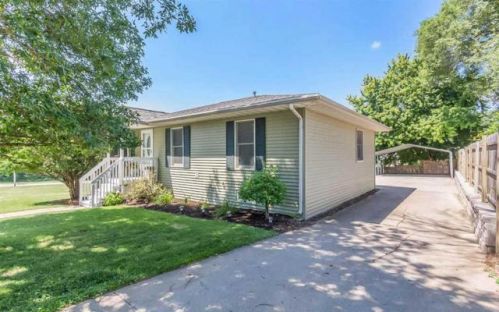 812 Hughes St, Iowa City, IA 52241-2132