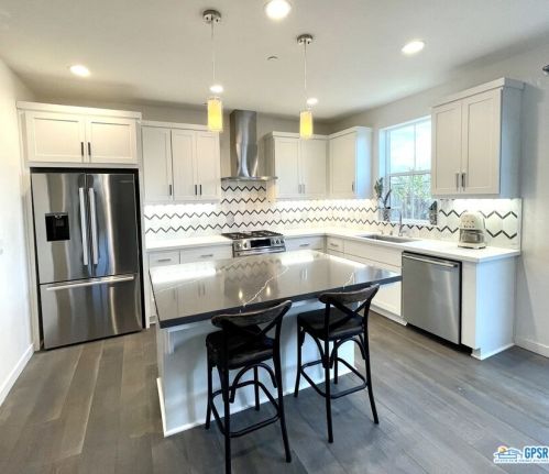 1031 Carol Ln, Santa Rosa, CA 95404-5627