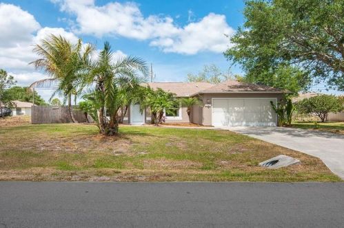 108 Alhambra Ave, Sebastian, FL 32958-6951