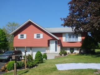 1131 Morris Ln, Slatington, PA 18080-1218