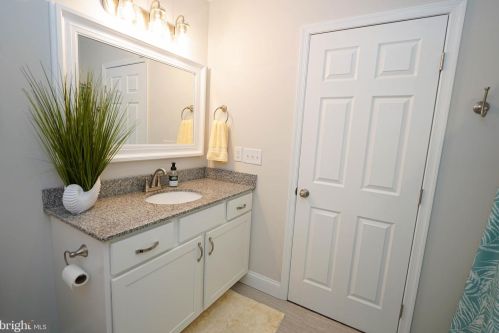 2 Highland Dr, Seaford DE  19973-4827 exterior