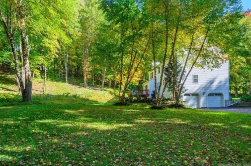 89 Berkshire Rd, Sandy Hook CT 06482-1425 exterior