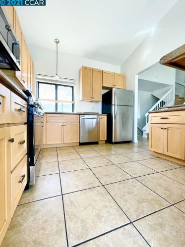 218 Manuel Ct, West Pittsburg, CA 94565-6702