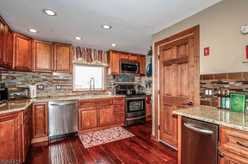 1154 Gress St, Manville NJ  08835-1133 exterior