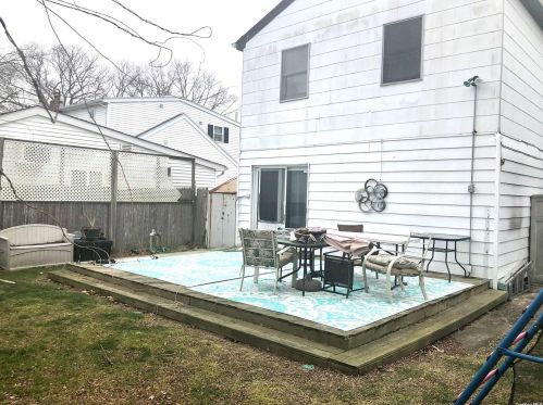 727 Myrtle Ave, West Islip NY  11795-3719 exterior