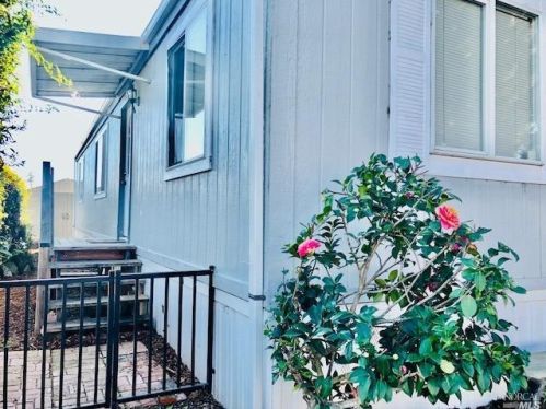 114 Coachman Ln, Santa Rosa, CA 95404-6304