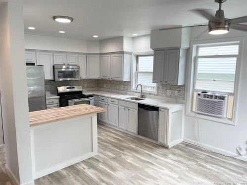 79 Botsford Ave, Milford CT  06460-5852 exterior