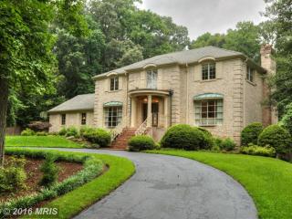6006 River Dr, Lorton, VA 22079-4127