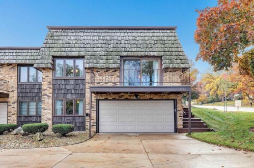 1210 Mount Mary Dr, Green Bay, WI 54311-5822