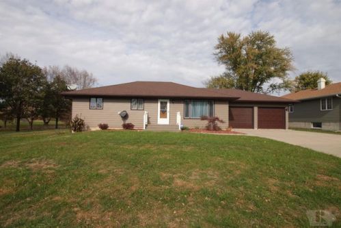 106 1st St, Villisca, IA 50864-1002