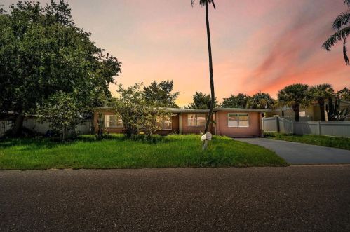 841 La Plaza Ave, Saint Petersburg, FL 33707-2959