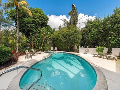 625 10th Ave, Naples, FL 34120-2085