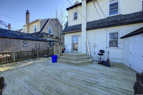 7 Winchester Dr, North Lindenhurst, NY 11757-1319