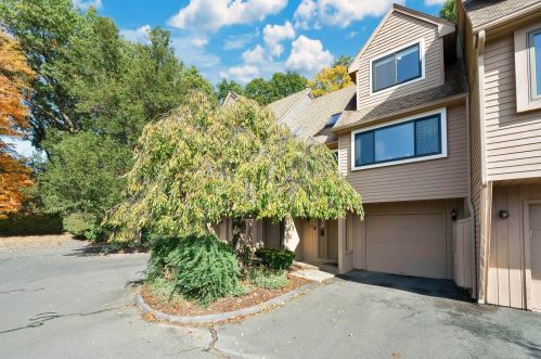 242 Talcottville Rd, Vernon CT 06066-4633 exterior