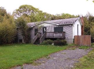 63 Pine Tree Dr, Smith Point, NY 11967-4335