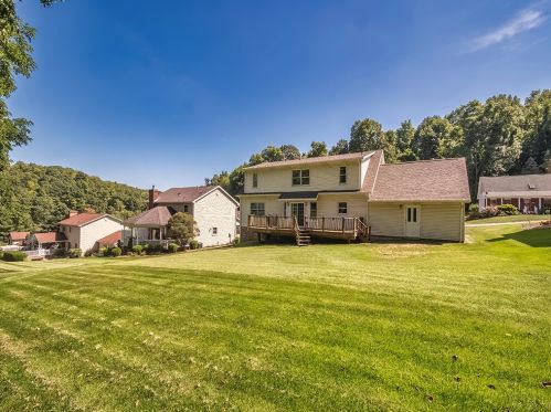 208 Stonebridge Dr, Finleyville, PA 15332-1400