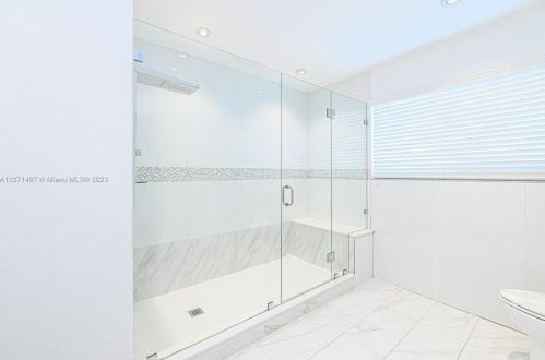 7164 2nd Ct, Hialeah, FL 33014-5308