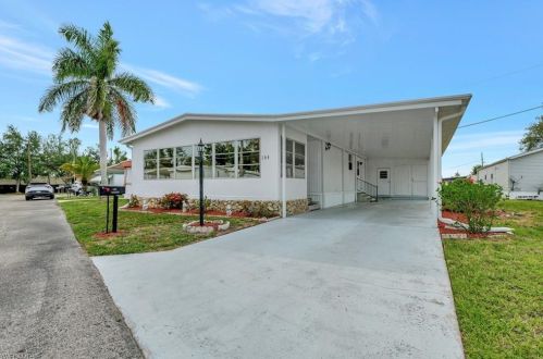164 Willow Ln, Naples, FL 34114-8140