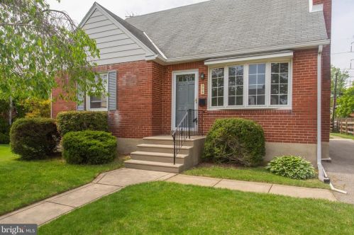 375 Shaw Rd, Ridley Park, PA 19078-2732