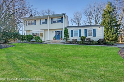 140 Heights Ter, Middletown, NJ 07748-3422