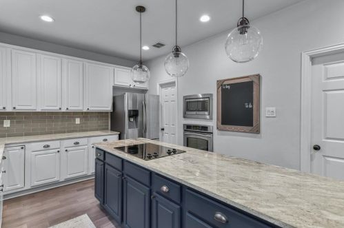 3808 Cherokee Dr, Bedford TX  76021-3110 exterior