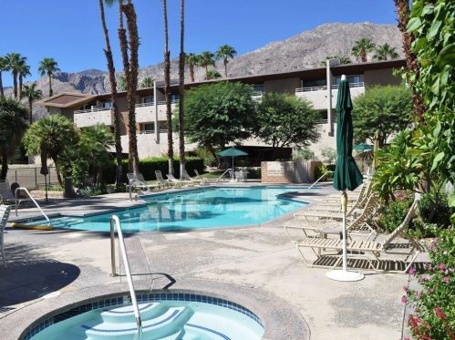 464 Calle Encilia, Palm Springs CA  92262-7590 exterior