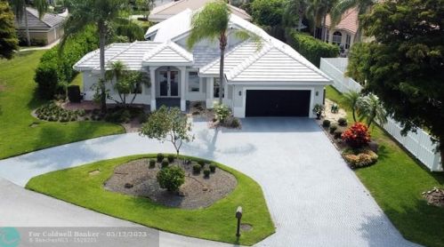 943 Greensward Ln, Delray Beach, FL 33445-9022