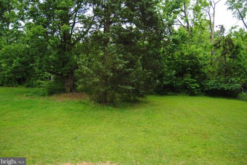 2065 Geoffrey Dr, Willow Grove PA  19090-2217 exterior